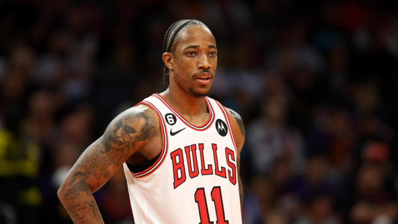 DeMar DeRozan hands on hips