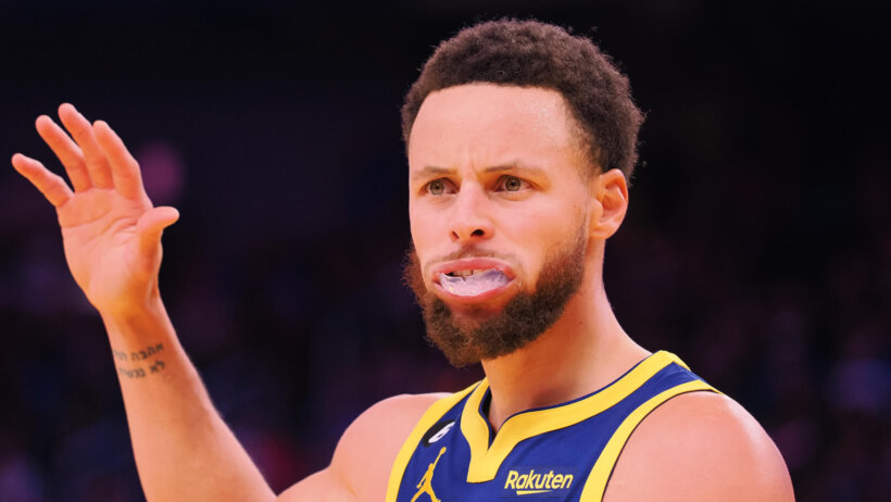 Steph Curry hand up