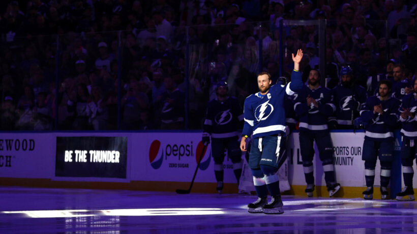 Tampa Bay Lightning center Steven Stamkos raises hand to crowd