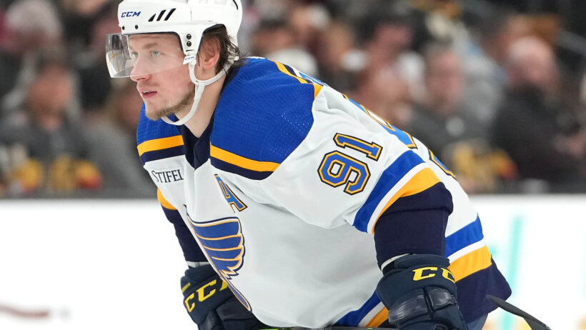 Vladimir Tarasenko gets ready for a draw