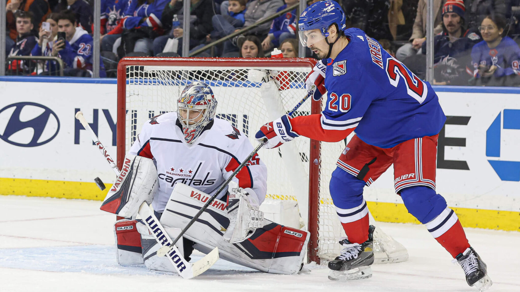 Darcy Kuemper stops Chris Kreider