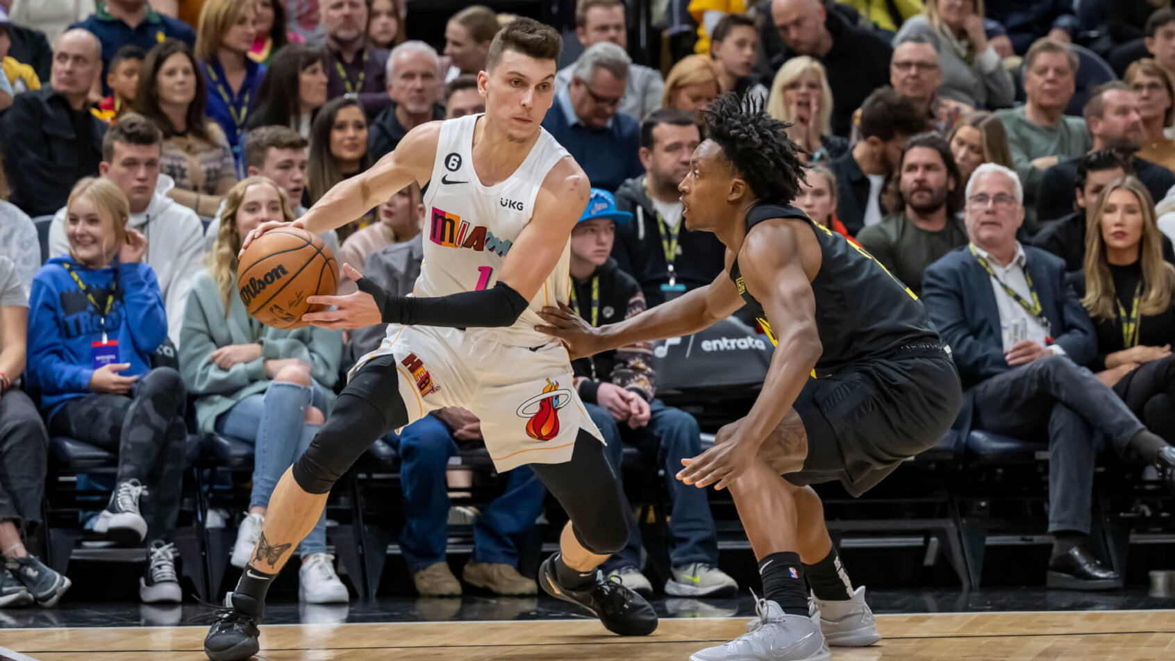 Tyler Herro defended by Collin Sexton.