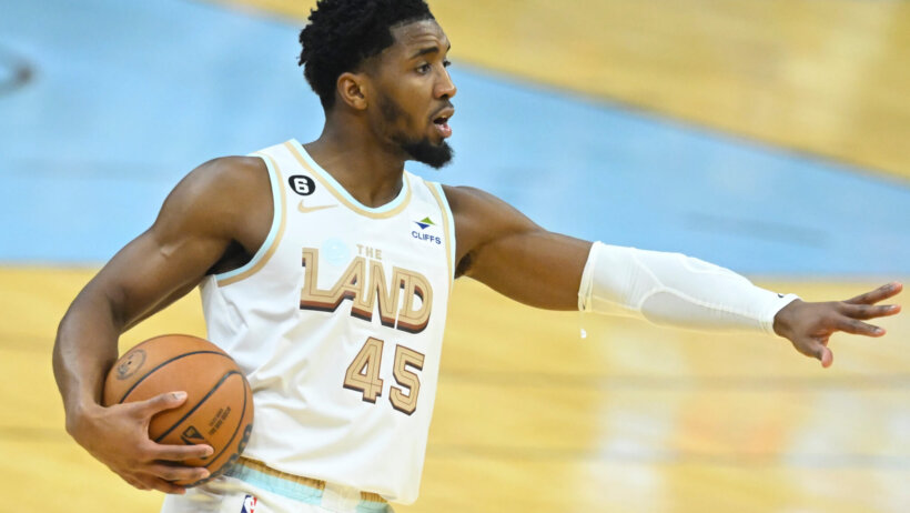 Donovan Mitchell holding basketball and directing offense