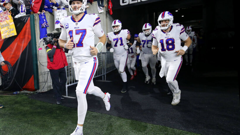 Buffalo Bills quarterback Josh Allen (17)