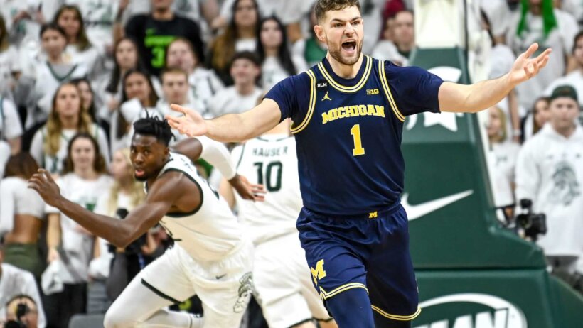 Michigan's Hunter Dickinson celebrates a bucket