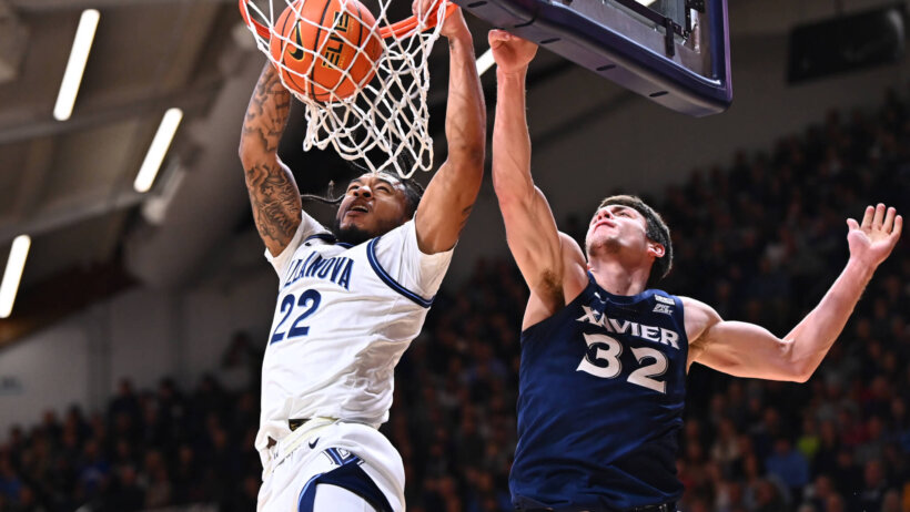 Villanova Wildcats forward Cam Whitmore dunking