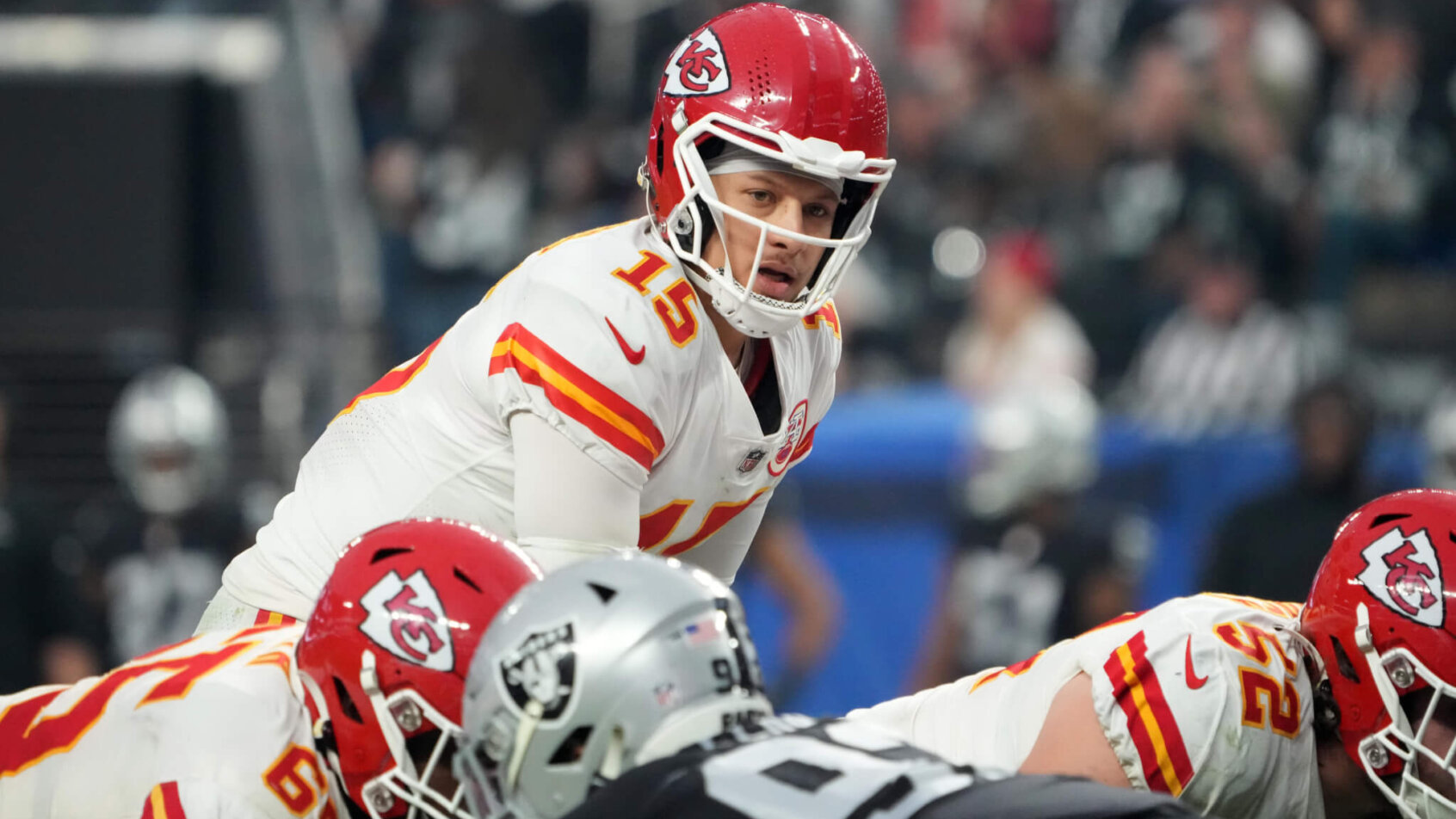 Chiefs QB Patrick Mahomes calling signals