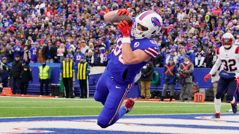 Dawson Knox dives to make TD catch