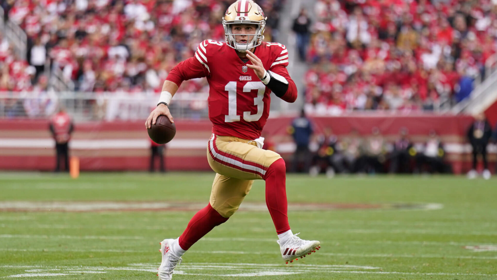 San Francisco 49ers QB Brock Purdy rolls out
