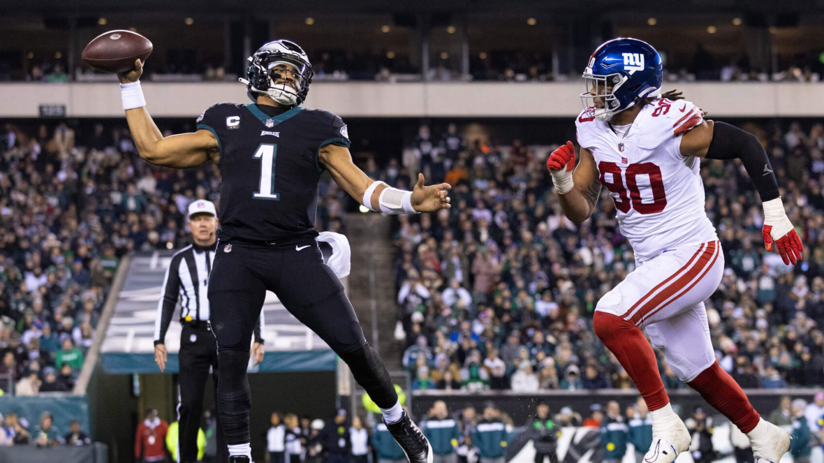 Jalen Hurts fires a pass versus the Giants