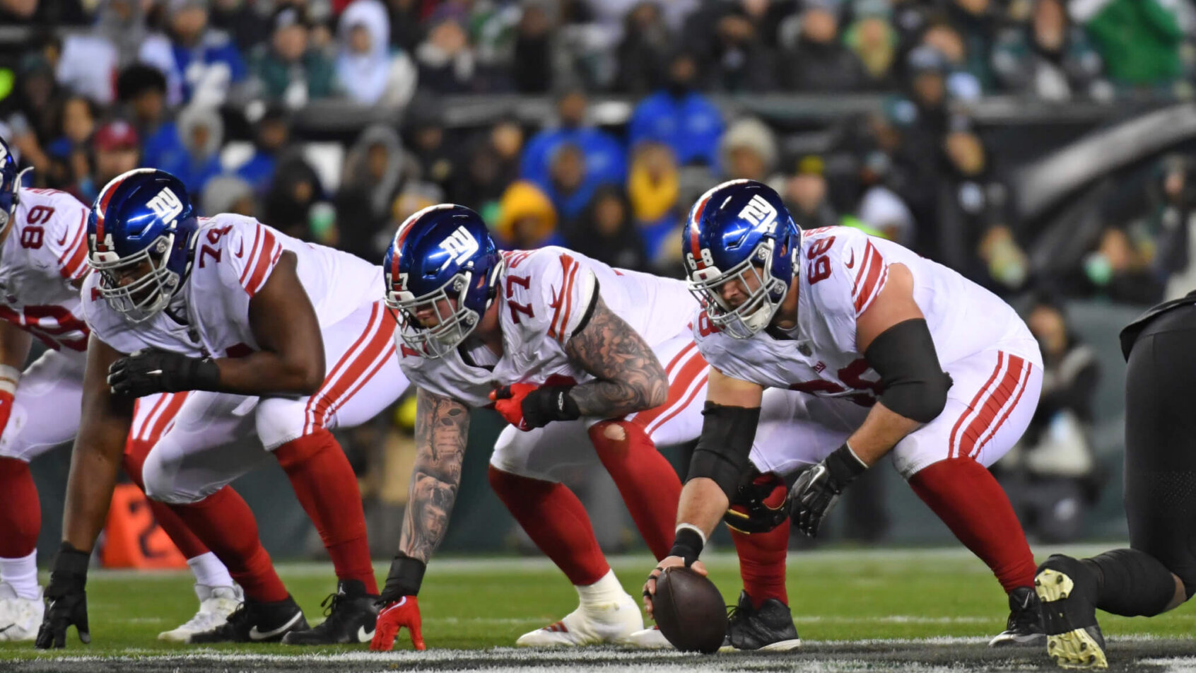 New York Giants offensive line preparing for snap