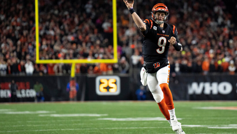Bengals QB Joe Burrow delivers pass