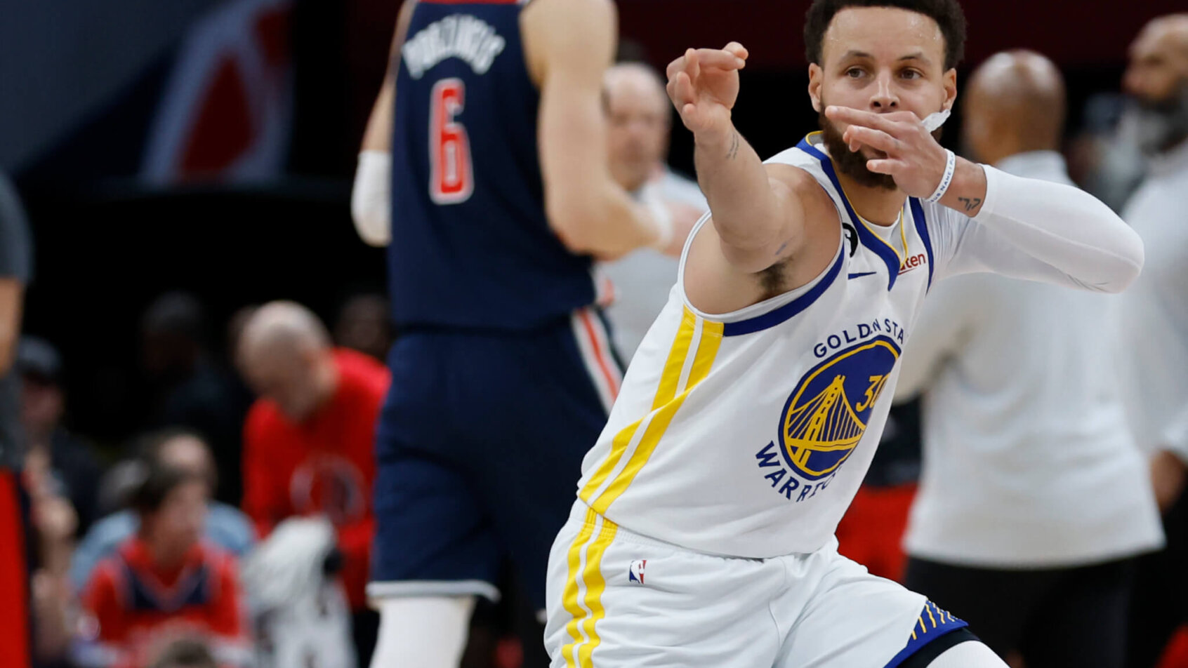 Steph Curry acknowledges a teammate after a bucket