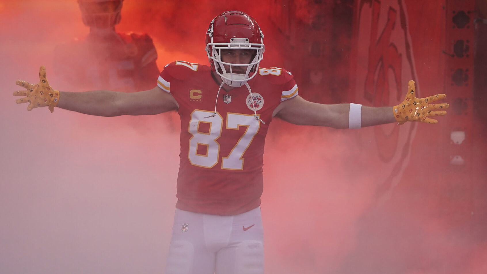 Kansas City Chiefs TE Travis Kelce entering field