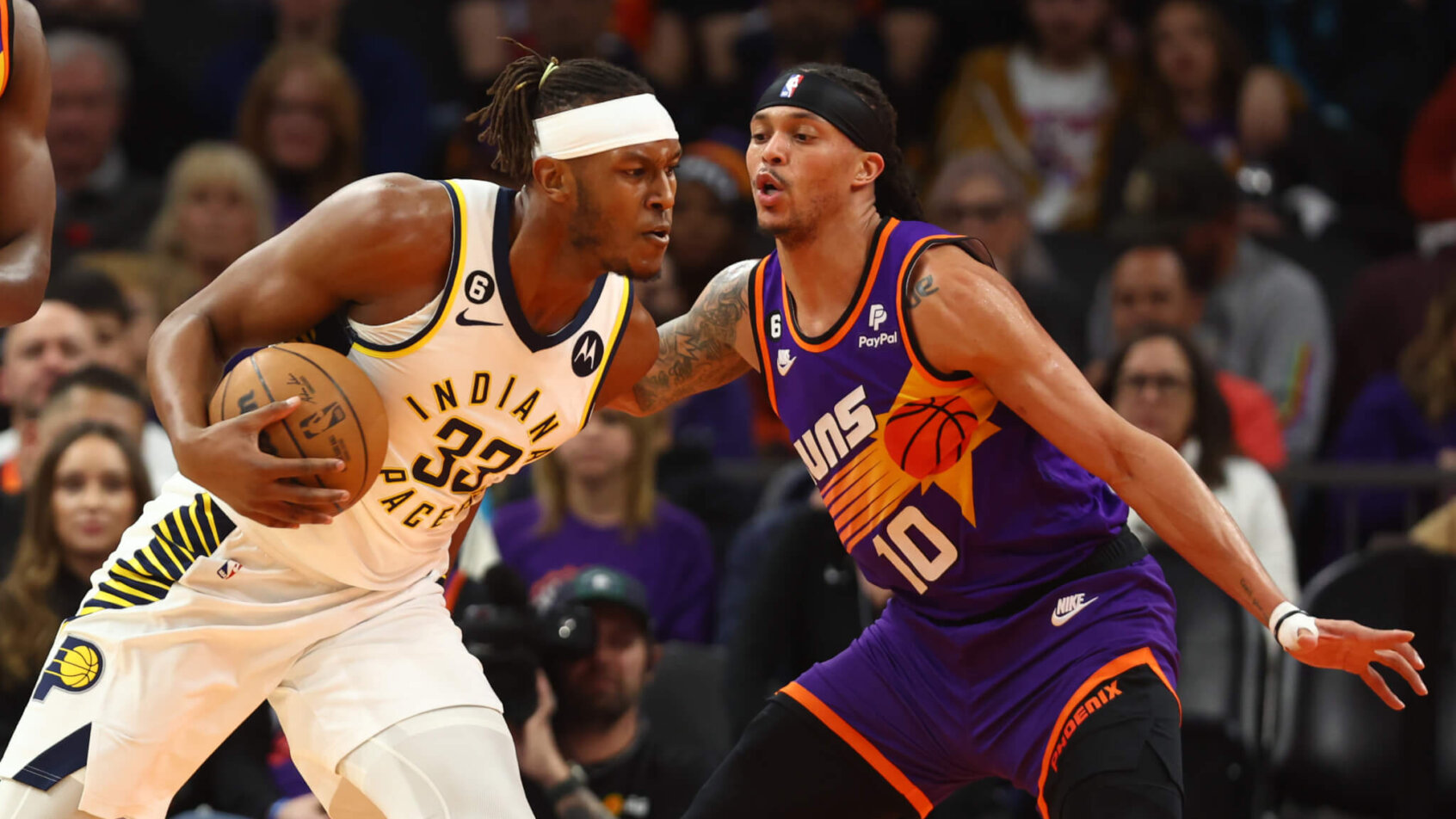 Myles Turner backs down a Suns defender