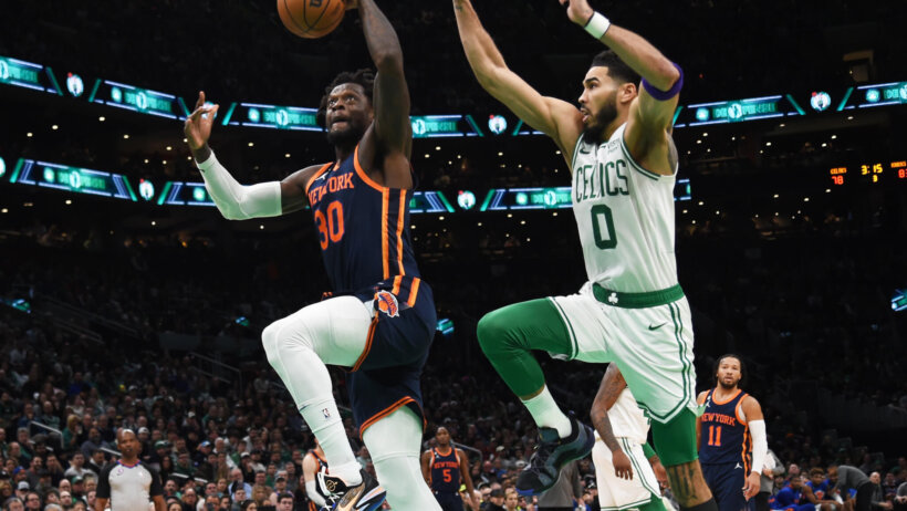 Jayson Tatum contests Julius Randle shot