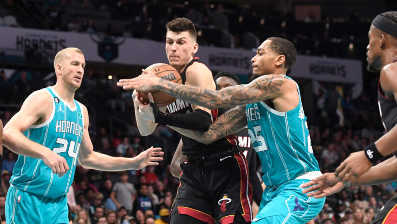 Tyler Herro grabbing rebound
