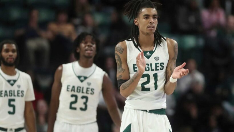 Eastern Michigan Eagles forward Emoni Bates clapping