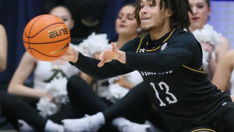 Kent State University's Jalen Sullinger passing from the floor