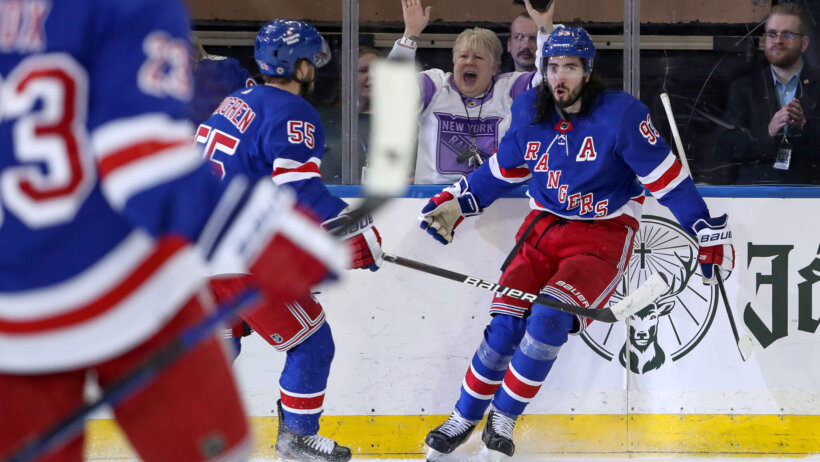 Mika Zibanejad celebrates a goal vs the Flames