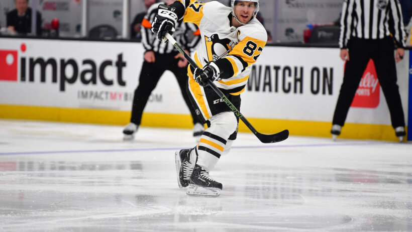 Pittsburgh Penguins center Sidney Crosby passes the puck