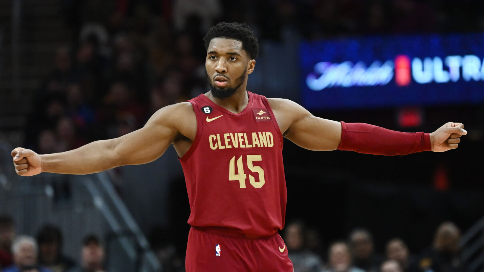 Donovan Mitchell arms out