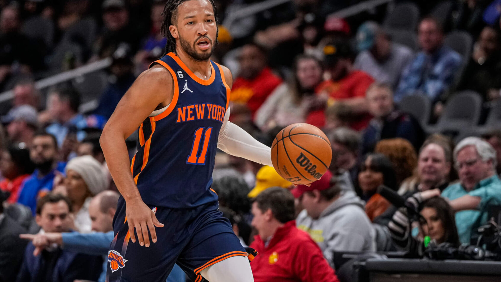 Jalen Brunson brings the ball up the court
