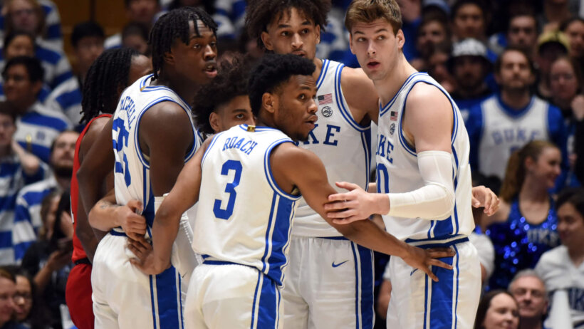 Duke players huddle on court
