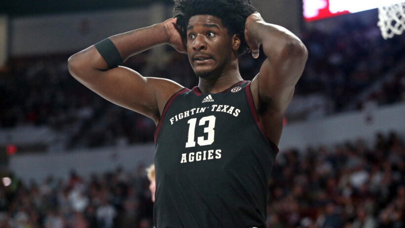 Solomon Washington can't believe a call versus Mississippi State