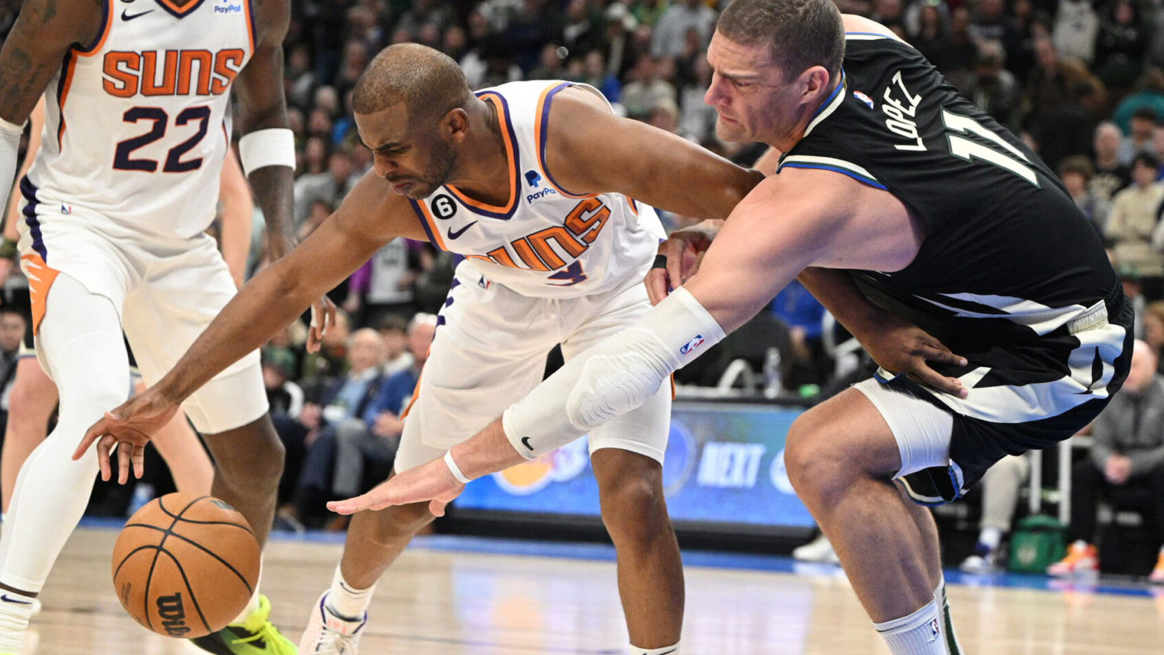 Suns and Bucks battling for basketball