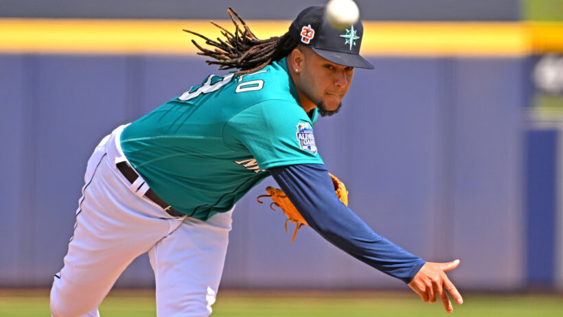 Luis Castillo pitching