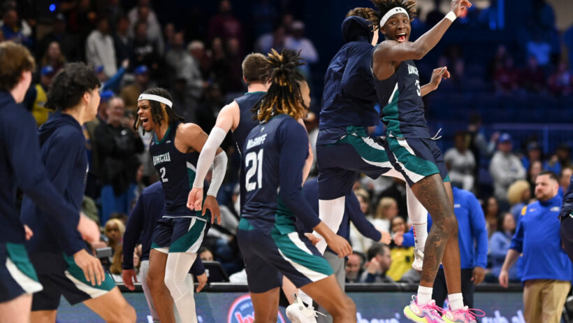 UNCW celebrate win over Hofstra