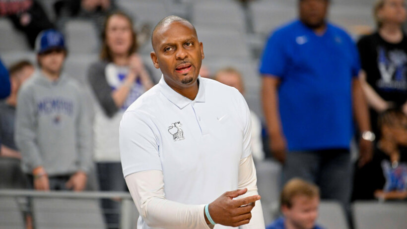 Memphis Tigers head coach Penny Hardaway