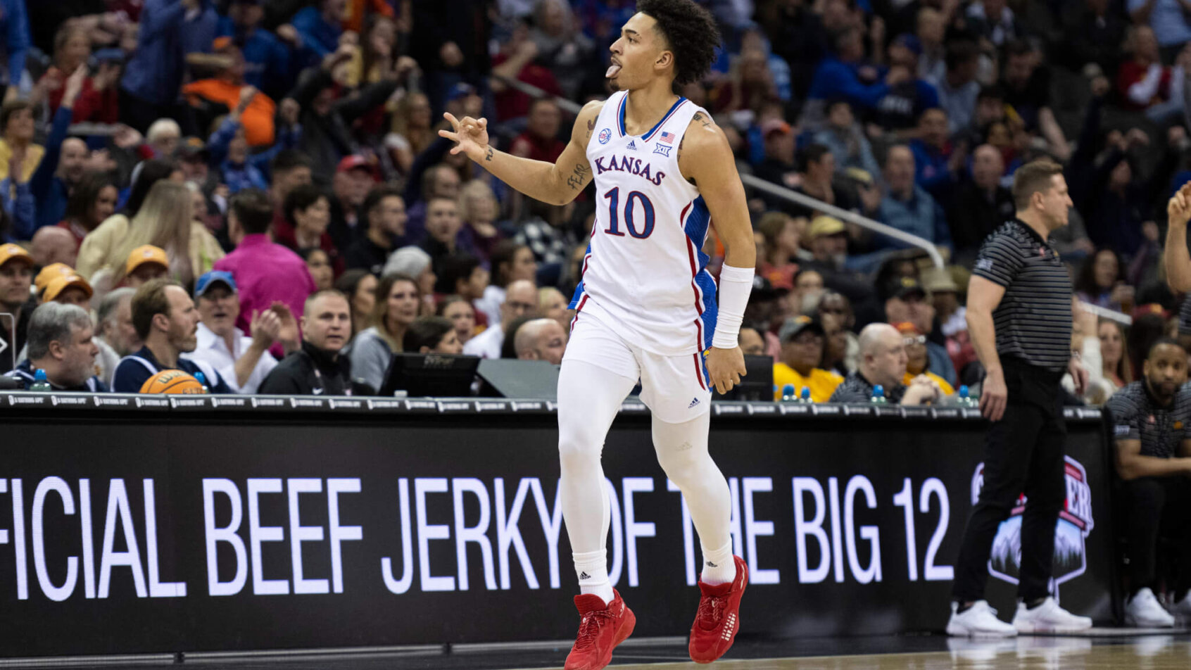 Jalen Wilson tongue out after hitting three