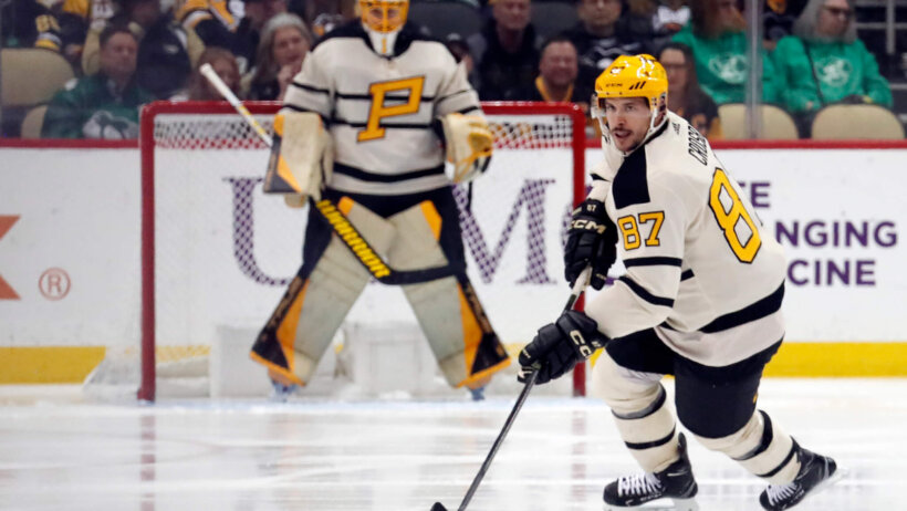Pittsburgh Penguins center Sidney Crosby turns up ice with the puck