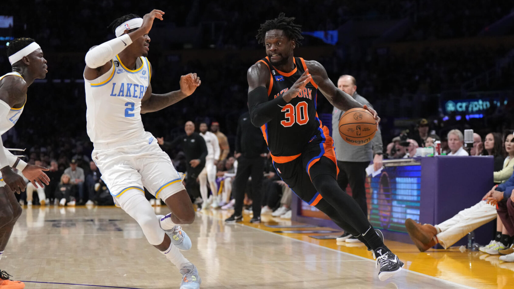 Julius Randle driving past defender