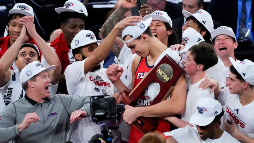 Florida Atlantic Owls celebration