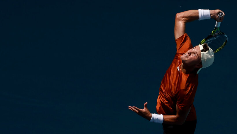 Holger Rune serving