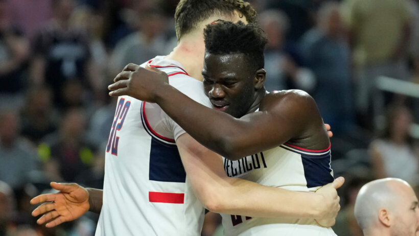Connecticut Huskies celebrate win