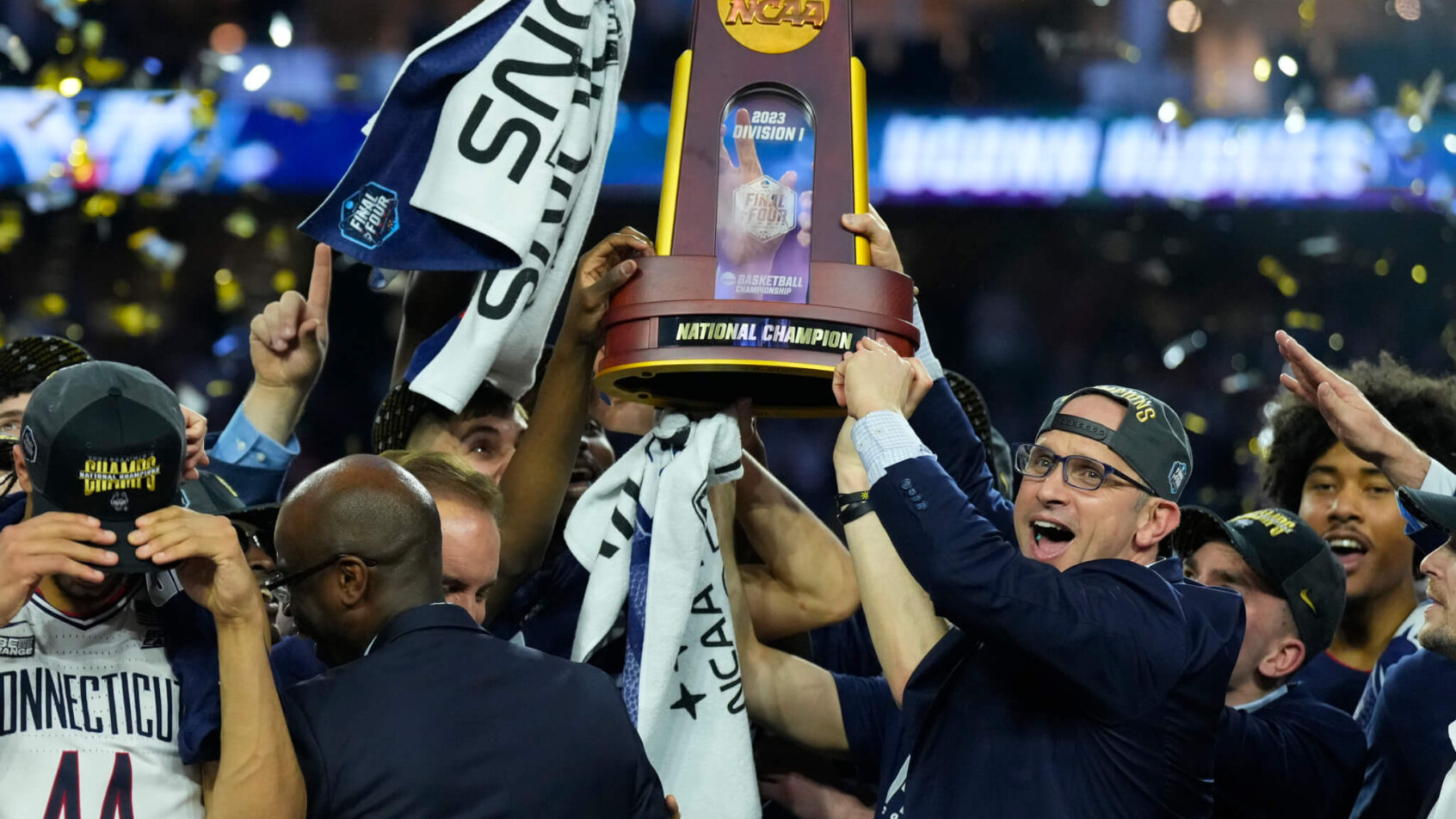 Connecticut Huskies head coach Dan Hurley hoists the national championship trophy