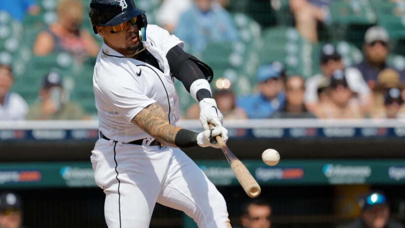 Detroit Tigers shortstop Javier Baez swinging the bat