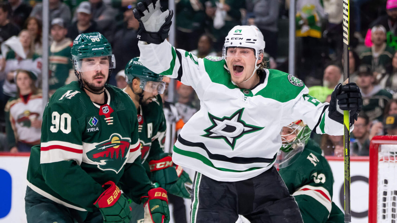 Roope Hintz celebrates a Dallas Stars goal against the Minnesota Wild