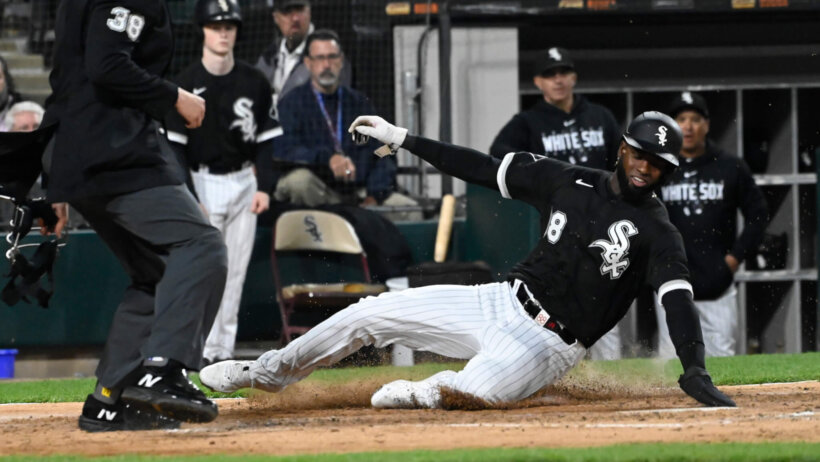 Luis Robert scores versus the Guardians