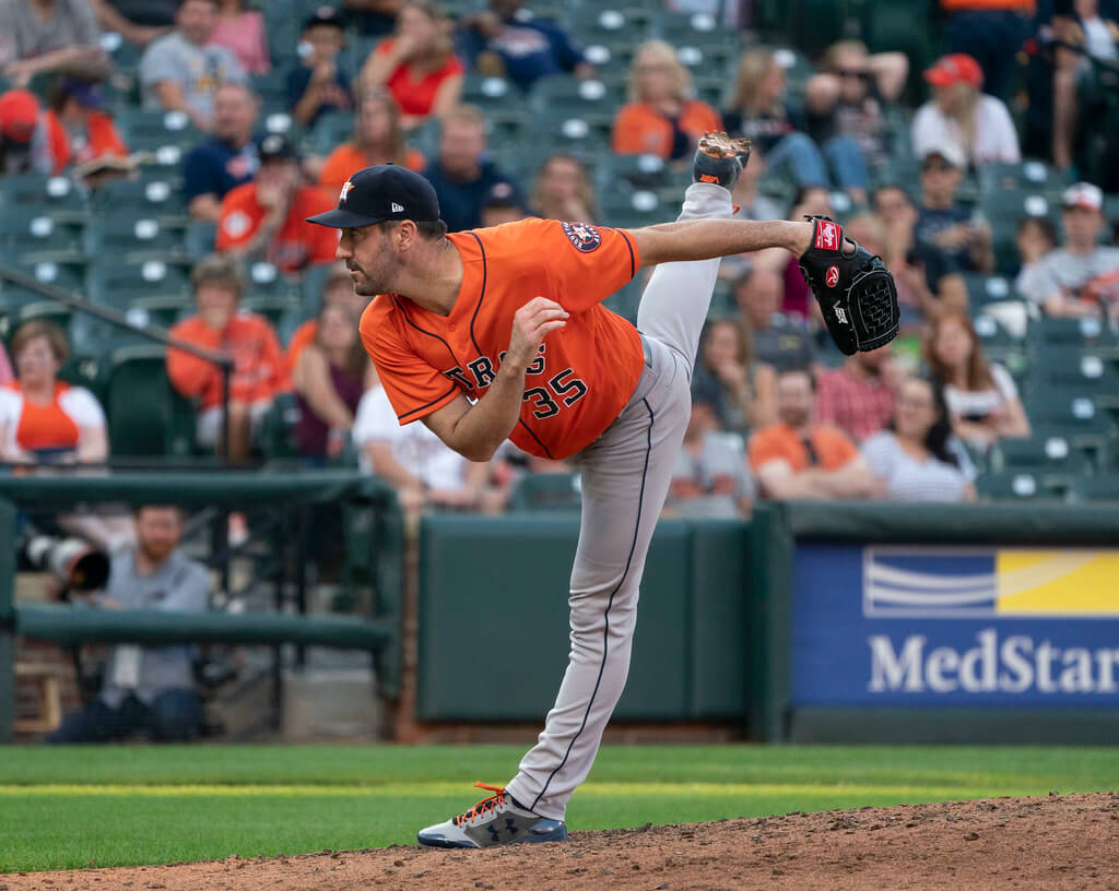 Verlander throwing