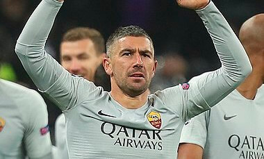 AS Roma defender Aleksandar Kolarov waving to crowd
