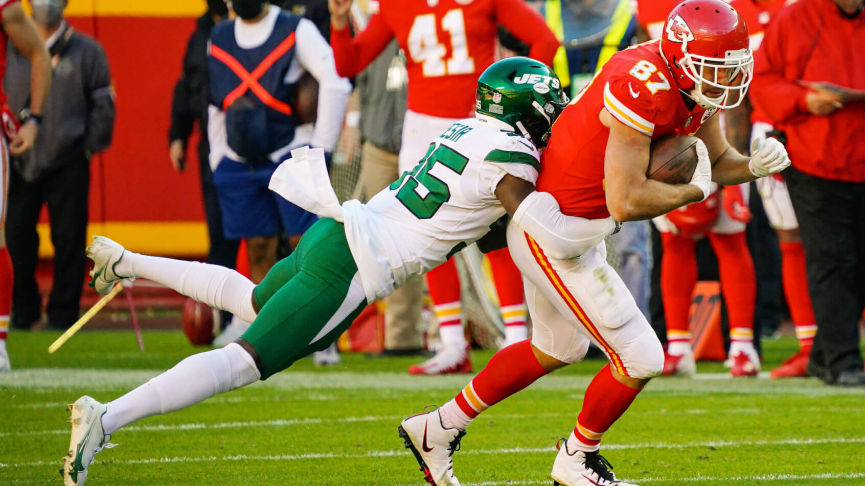 The NFL public betting splits are heavily backing the Kansas City Chiefs over the New York Jets
