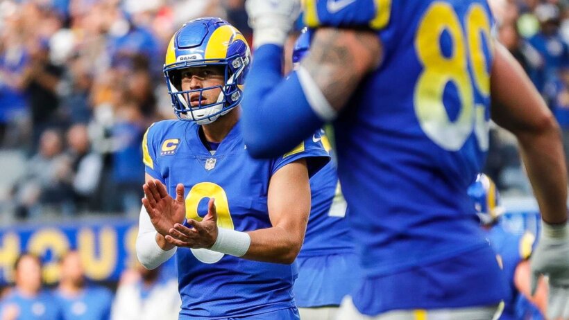 Los Angeles Rams quarterback Matthew Stafford clapping on the field