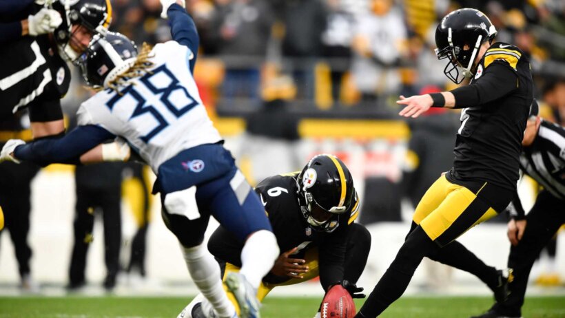 The Pittsburgh Steelers are 2.5-point home favorites over the Tennessee Titans in the NFL Week 9 TNF game.