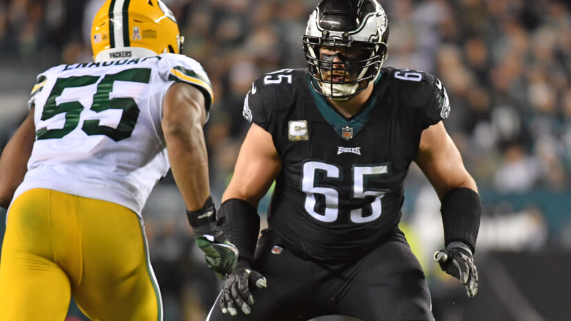 Green Bay Packers linebacker Kingsley Enagbare rushes at Philadelphia Eagles offensive tackle Lane Johnson