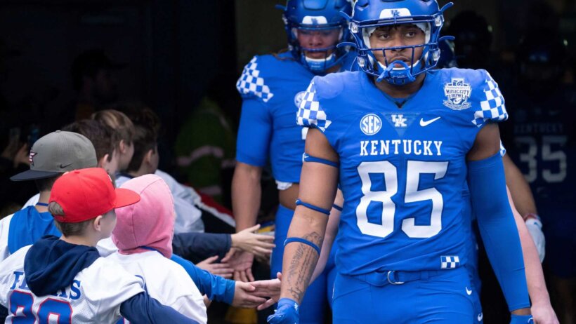 Kentucky tight end Jordan Dingle takes the field with teammates